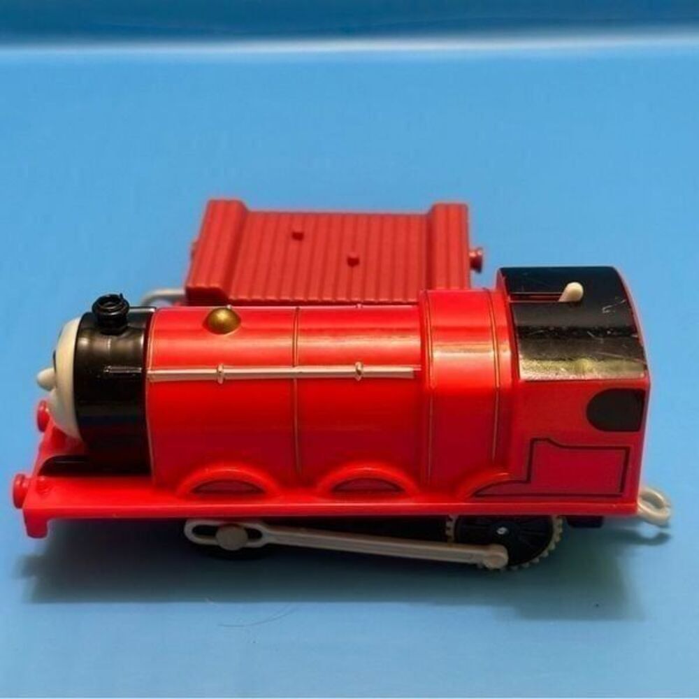 Thomas & Friends JAMES Train - Picture 6 of 7
